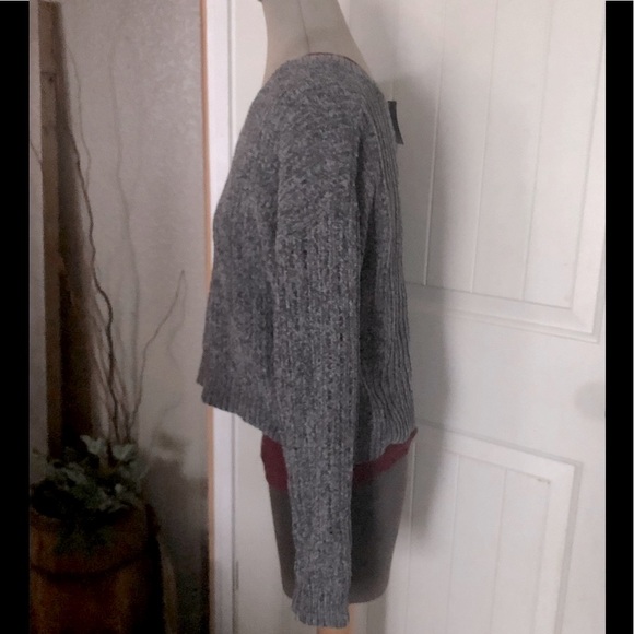 Sweater Top (Cropped) - Picture 4 of 7